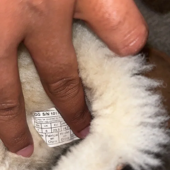 UGG® Bailey Bow II Toddler Boot - Picture 4 of 7